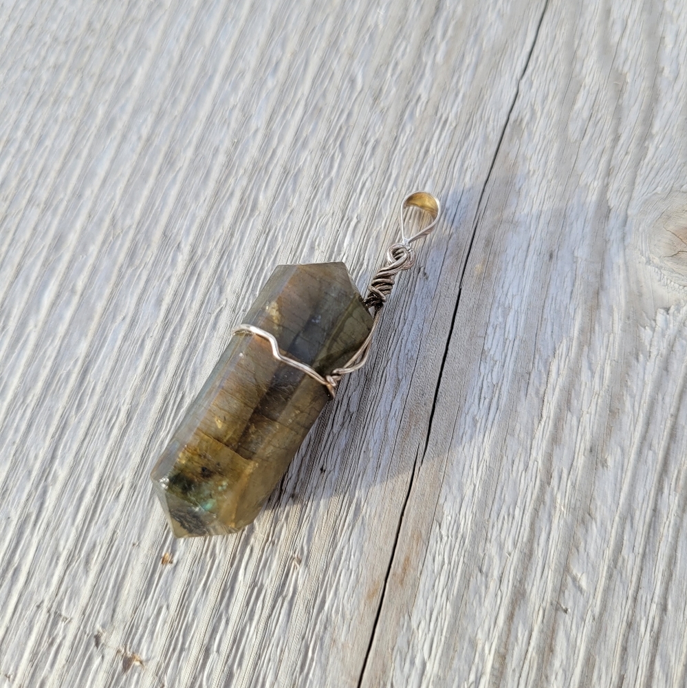 Labradorite point - Picture 2 of 4